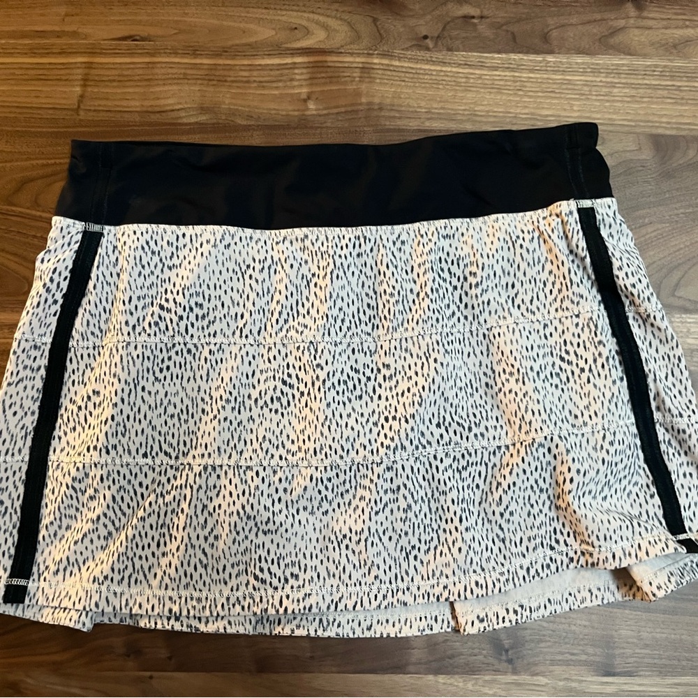 Lululemon 10 Tall beige/black Skirt